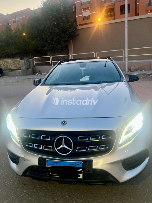 مرسيدس GLA 200 2020 فضي مستعملة للبيع - 3