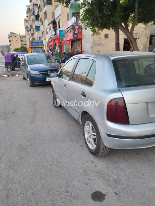 سكودا فابيا 2002 فضي مستعملة للبيع - 2