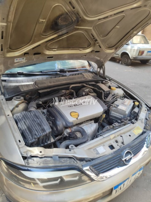 Opel Vectra 2003 Gold Used for Sale - 1