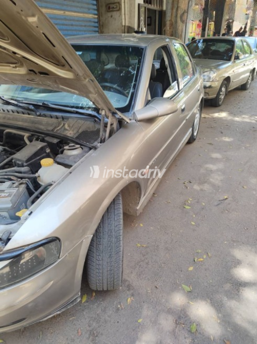Opel Vectra 2003 Gold Used for Sale - 4