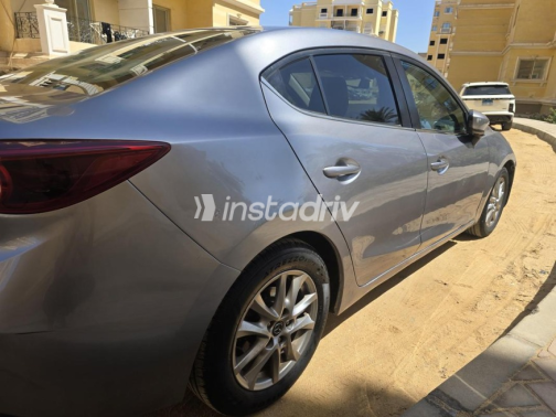 مازدا 3 2015 رمادي مستعملة للبيع - 3