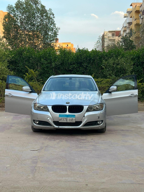 BMW 318 2010 Silver Used for Sale - 4
