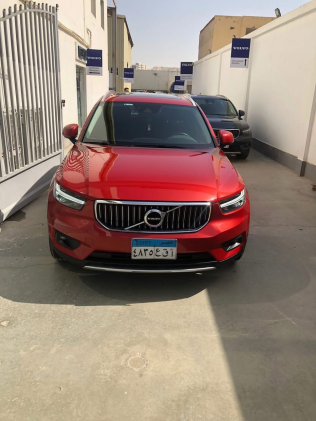 فولفو XC 40 2021 أحمر مستعملة للبيع