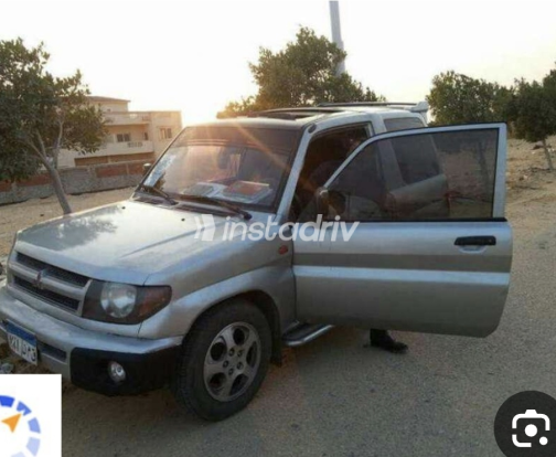 ميتسوبيشي باجيرو 2000 فضي مستعملة للبيع - 1