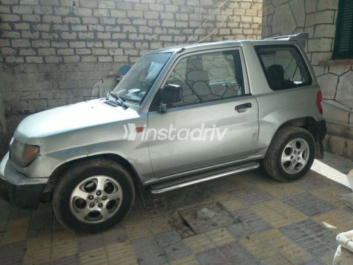 ميتسوبيشي باجيرو 2000 فضي مستعملة للبيع - 3