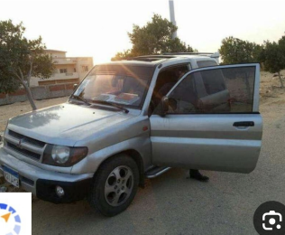 ميتسوبيشي باجيرو 2000 فضي مستعملة للبيع