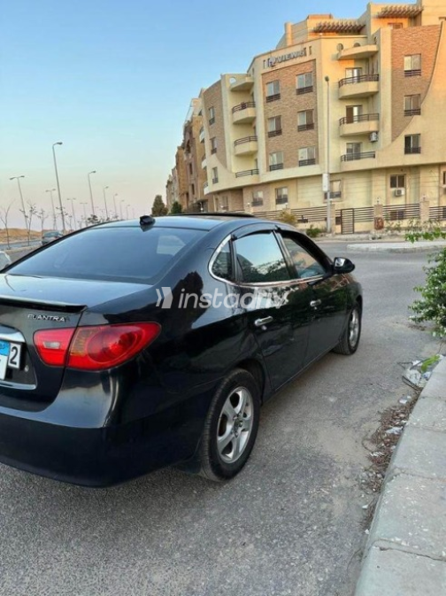 هيونداي إلنترا 2010 أسود مستعملة للبيع - 2