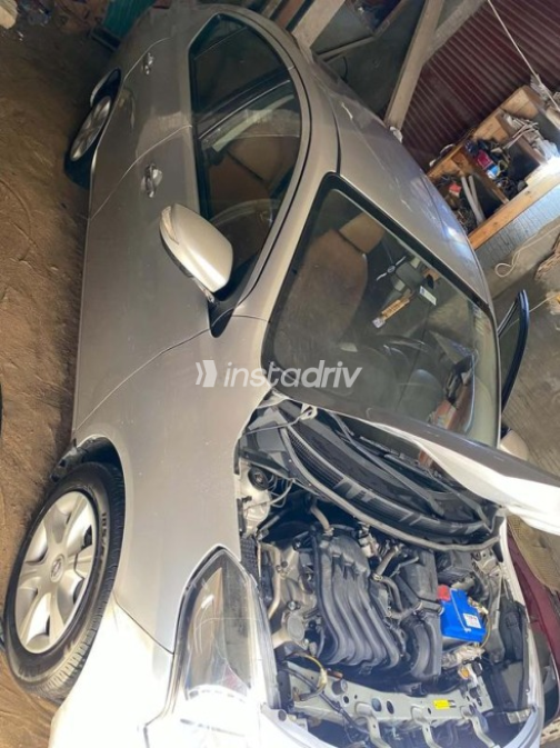 نيسان صنى 2021 أبيض مستعملة للبيع - 2