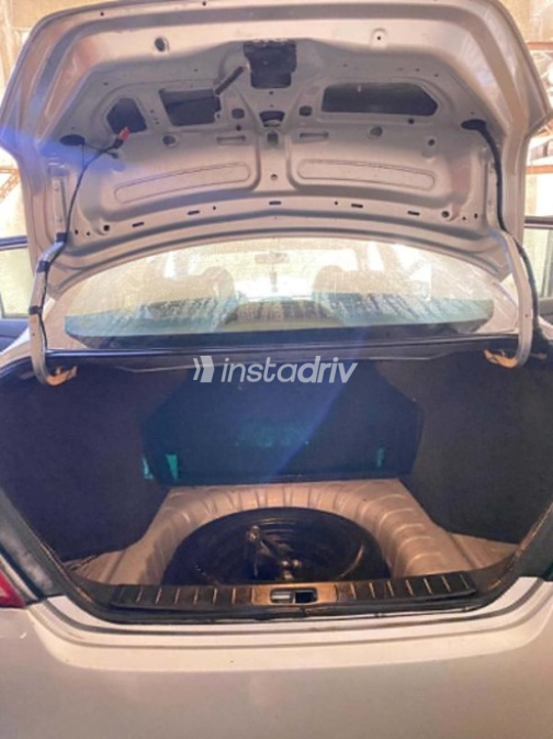 نيسان صنى 2021 أبيض مستعملة للبيع - 6