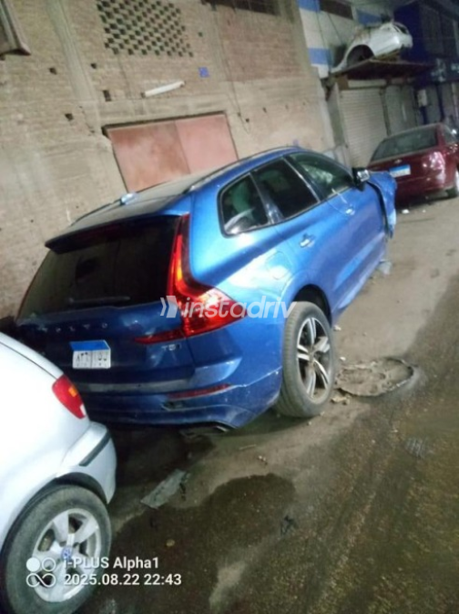 فولفو XC90 2021 أزرق غامق مستعملة للبيع - 3