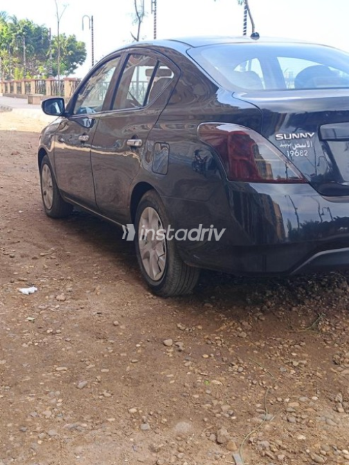 Nissan Sunny 2016 Black Used for Sale - 8