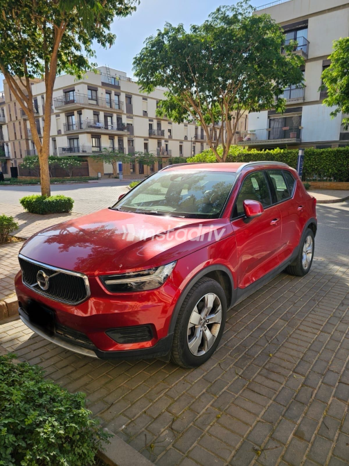 فولفو XC 40 2022 أحمر مستعملة للبيع - 3
