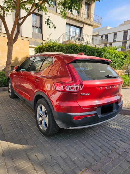 فولفو XC 40 2022 أحمر مستعملة للبيع - 4