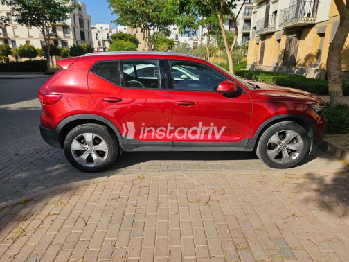 فولفو XC 40 2022 أحمر مستعملة للبيع - 5