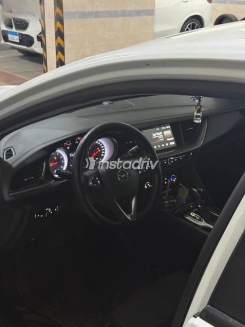 Opel Insignia 2018 White Used for Sale - 2