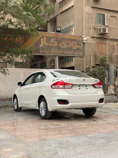 سوزوكى سياز 2024 أبيض جديدة للبيع - 5
