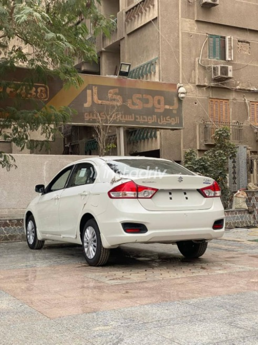 سوزوكى سياز 2024 أبيض جديدة للبيع - 10