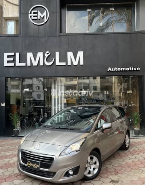 Peugeot 5008 2015 Gold Used for Sale - 1