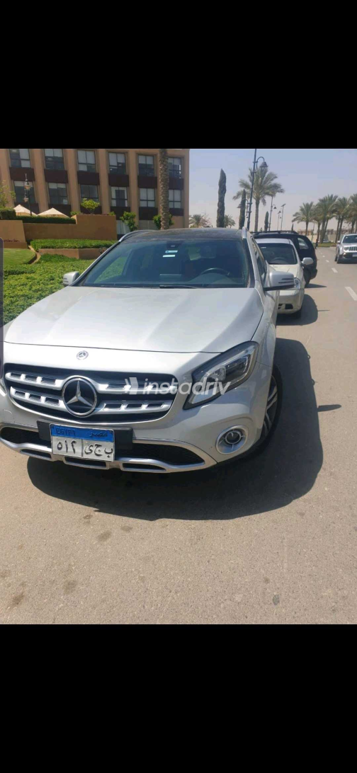Mercedes GLA 200 2018 Silver Used for Sale - 3