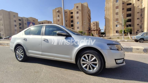 سكودا اوكتافيا 2014 فضي مستعملة للبيع - 2