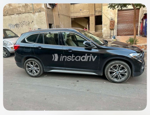 بي ام دبليو X1 2020 أسود مستعملة للبيع - 1