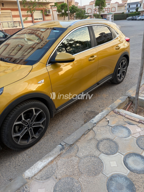 Kia Xceed 2022 Gold Used for Sale - 2