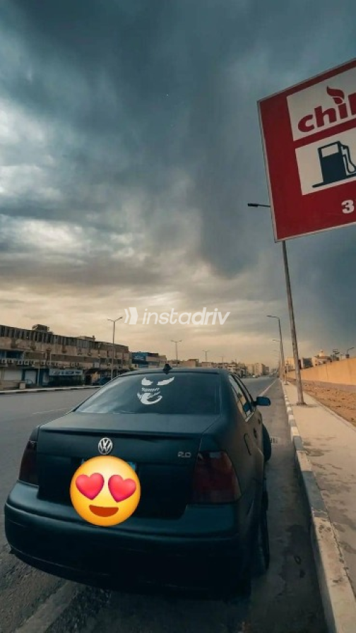 فولكس فاغن بورا 2000 أسود مستعملة للبيع - 2