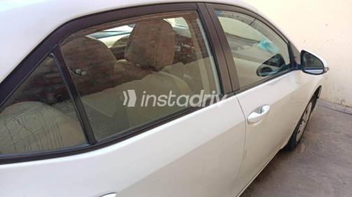 Toyota Corolla 2018 White Used for Sale - 3