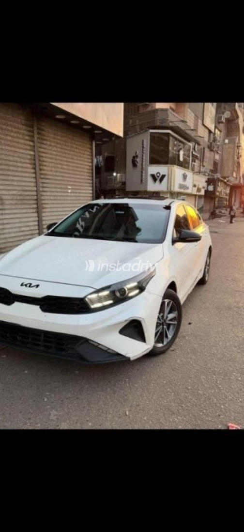 Kia Cerato 2022 White Used for Sale - 3