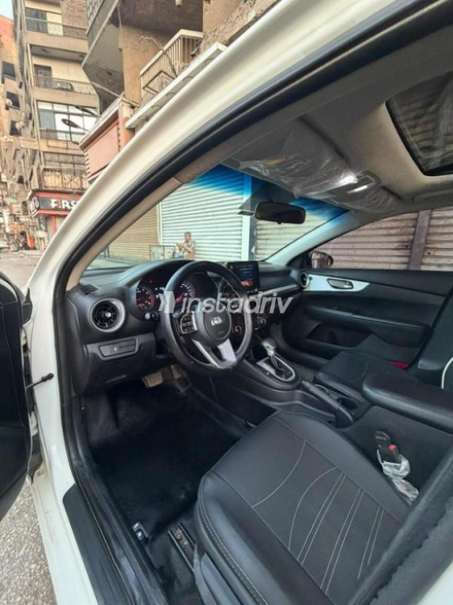 Kia Cerato 2022 White Used for Sale - 9