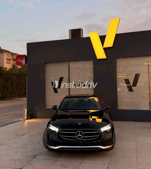 مرسيدس E 200 2021 أسود مستعملة للبيع - 1