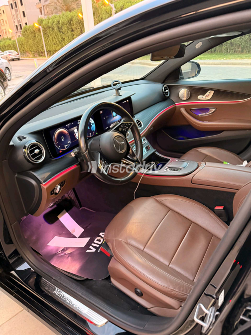 مرسيدس E 200 2021 أسود مستعملة للبيع - 2