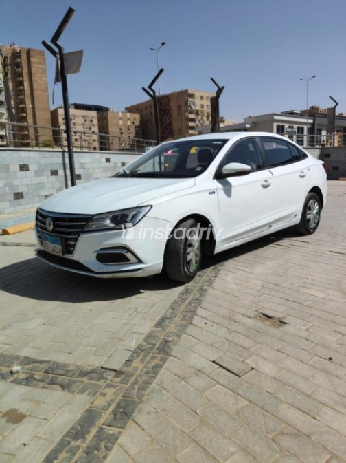 ام جى 5 2022 أبيض مستعملة للبيع - 2