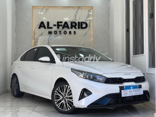 كيا K3 2022 أبيض مستعملة للبيع - 1