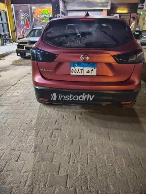 Nissan Qashqai 2017 Dark Red Used for Sale - 2