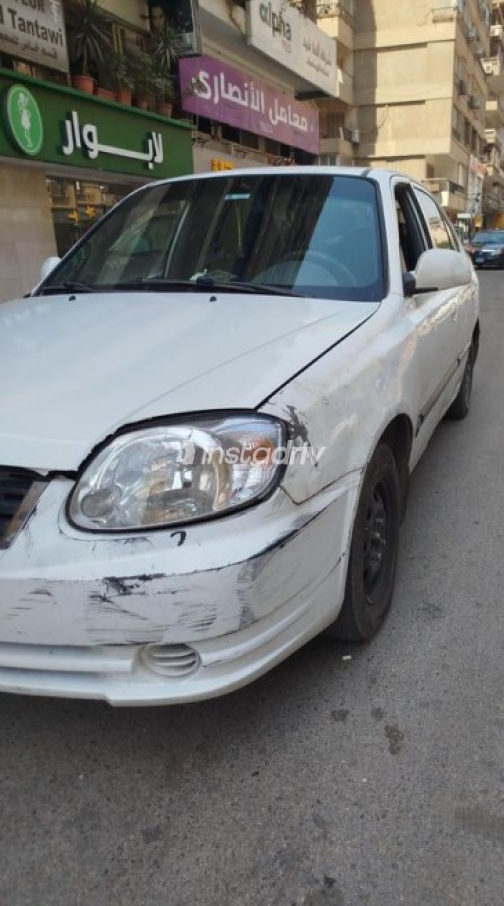 Hyundai Verna 2019 White Used for Sale - 2