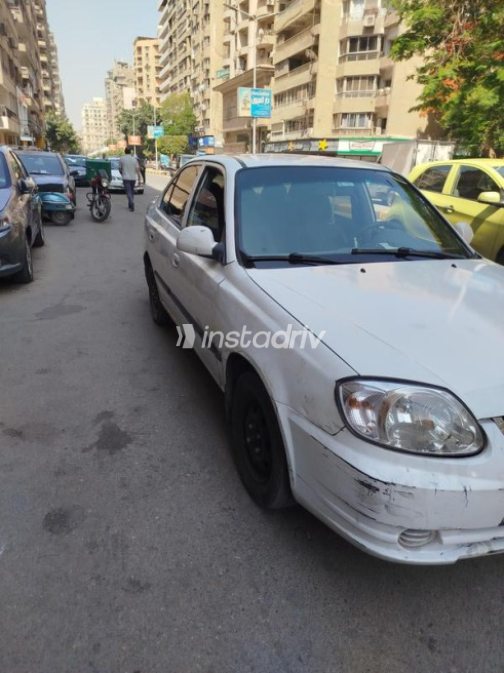 Hyundai Verna 2019 White Used for Sale - 3