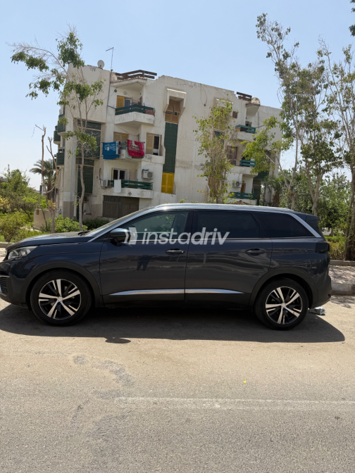 Peugeot 5008 2020 White Used for Sale - 2