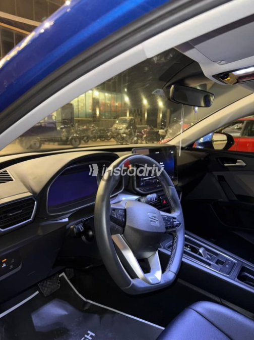 سيات ليون 2025 أزرق غامق مستعملة للبيع - 5