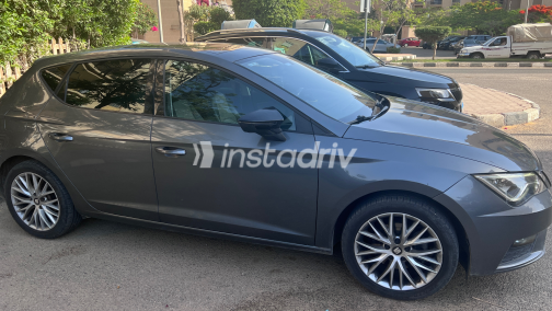 Seat Leon 2018 Gray Used for Sale - 2