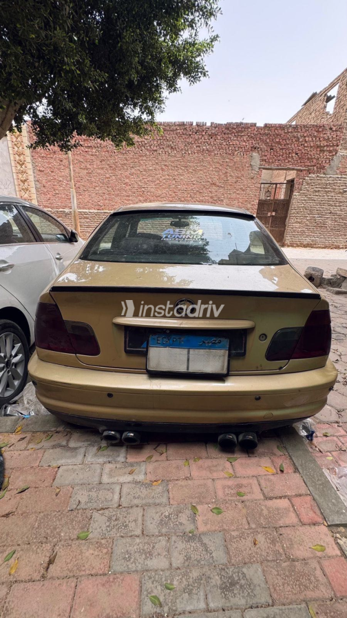 بي ام دبليو 525 2000 ذهبي يدوي مستعملة للبيع في الإسكندرية - 4