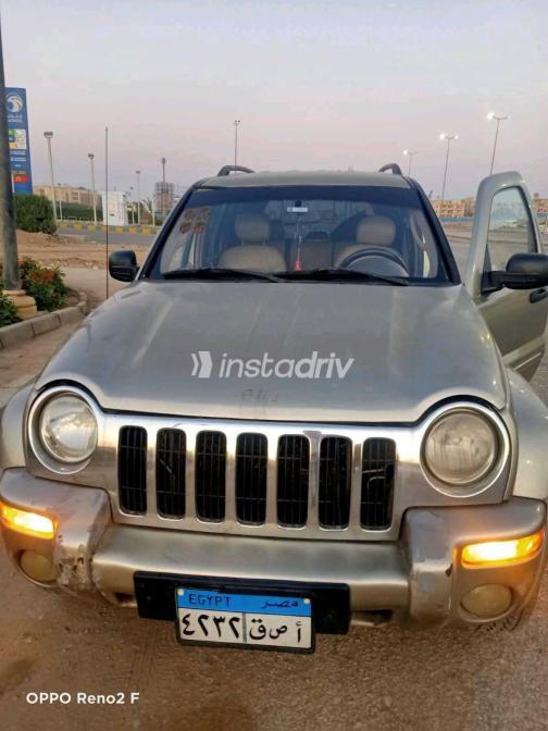 Jeep Liberty 2002 Gold Automatic Used for Sale in Giza - 3