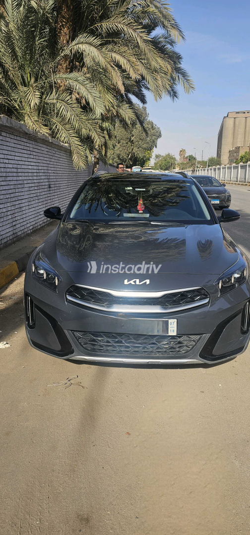 كيا اكسيد 2025 رمادي غامق أوتوماتيك مستعملة للبيع في الوراق - 3
