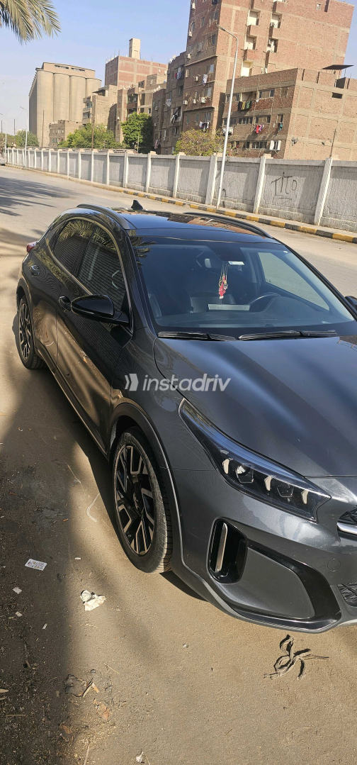 كيا اكسيد 2025 رمادي غامق أوتوماتيك مستعملة للبيع في الوراق - 4