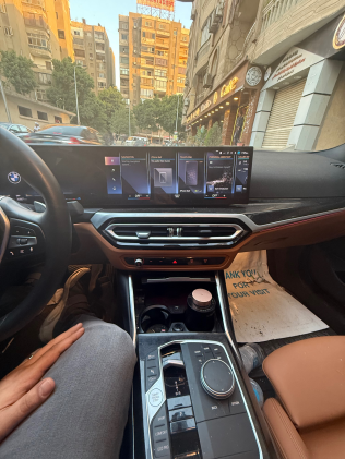 بي ام دبليو 320 2024 أسود أوتوماتيك مستعملة للبيع في الهرم