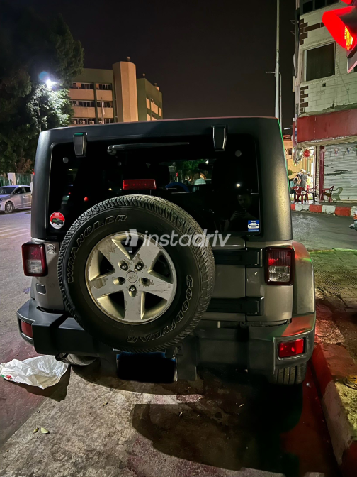 جيب رانجلر 2015 رمادي أوتوماتيك مستعملة للبيع في الغردقة - 3