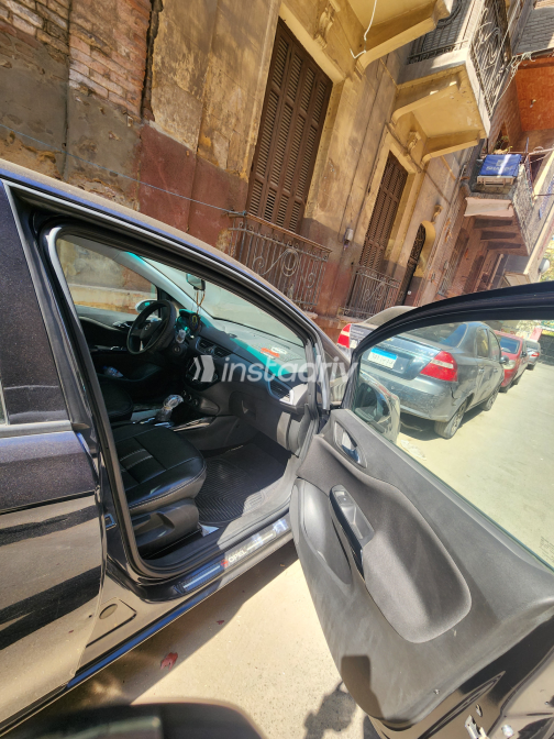 Opel Corsa 2019 White Automatic Used for Sale in Cairo - 10