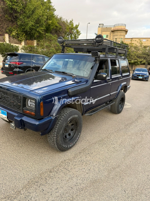 جيب شيروكي 2000 أزرق أوتوماتيك مستعملة للبيع في الجيزة - 4
