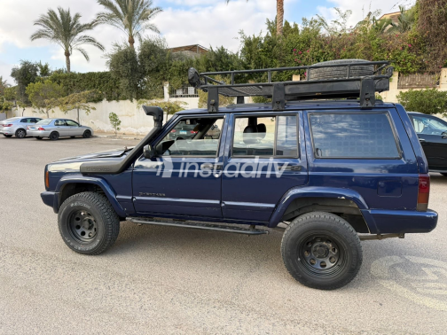 جيب شيروكي 2000 أزرق أوتوماتيك مستعملة للبيع في الجيزة - 5