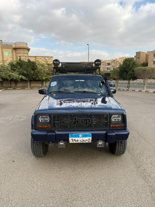 جيب شيروكي 2000 أزرق أوتوماتيك مستعملة للبيع في الجيزة - 9